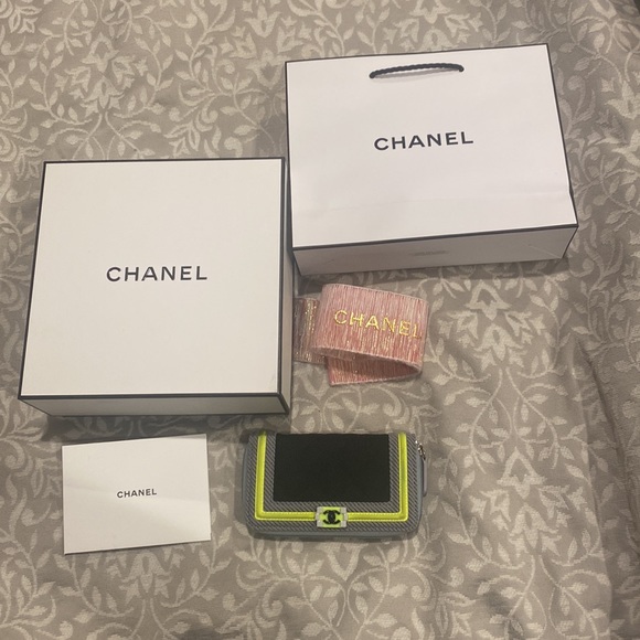 ⭐️LIMITED EDITION Authentic CHANEL Canvas Quilted Fluo Boy Zip Around Wallet ⭐️ - Picture 2 of 11